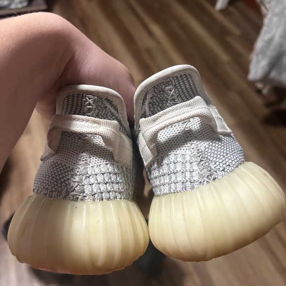 Grey Yeezy 350 non reflective - Picture 2 of 4